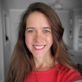 Stephanie DeVries Headshot